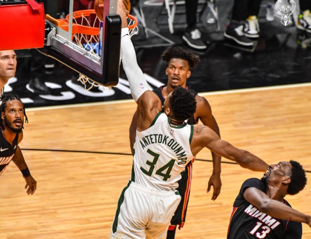  巴特勒三双热火力克雄鹿  