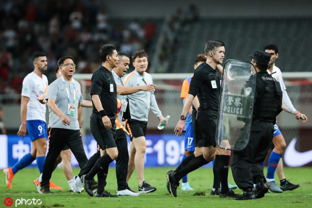  昂热主帅赛后炮轰裁判，恐遭足协追罚  