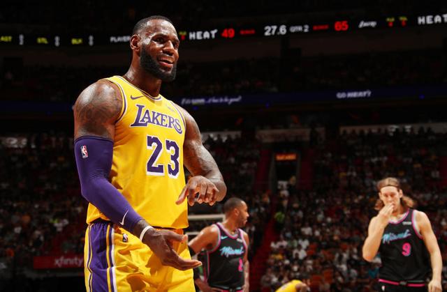  詹姆斯,砍下50分,率队击败雄鹿  