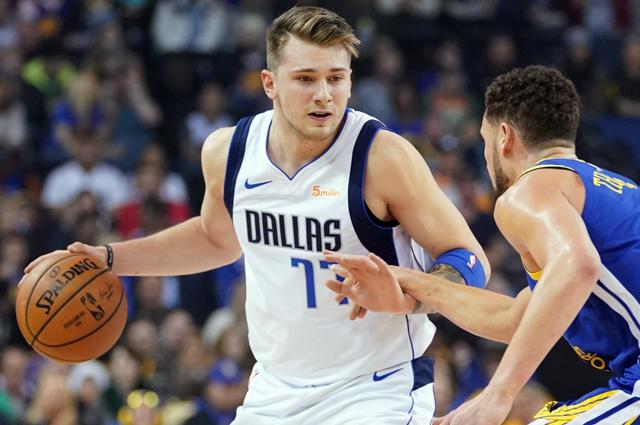  东契奇超神发挥独行侠，客场力擒凯尔特人  